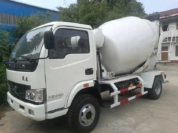 老司機(jī)告訴你開攪拌車需要注意的問題